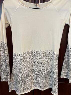 Pink Lotus for Athleta Mandala Cream Black Long Sleeve Size S